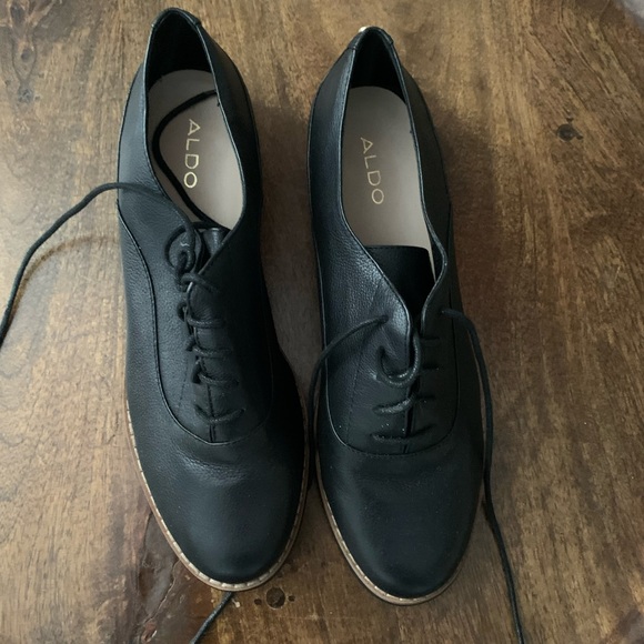 Leather lace up shoes - never worn - Picture 2 of 3